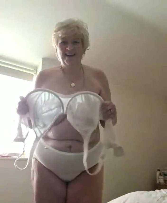 Uk Joolz: Sledujte, jak se převlékám