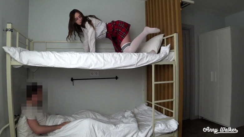 Anny Walker: सौतेली बहन ने मुझे लंड हिलाते हुए देखा और मुझे चोदा - anny वॉकर