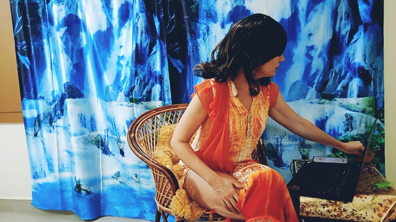 Bolly Karma: La historia de la esposa cachonda caliente del padrastro