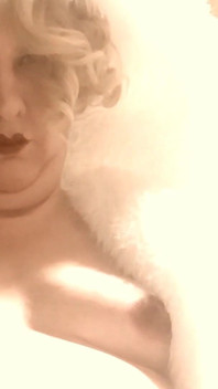 젖탱이와 하드코어 자지와 사정을 보여주는 복고풍 Transfurlady