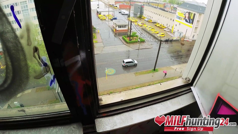 MILF Hunter 24: Milf lovec kosti hubenou milf v opuštěné kancelářské budově