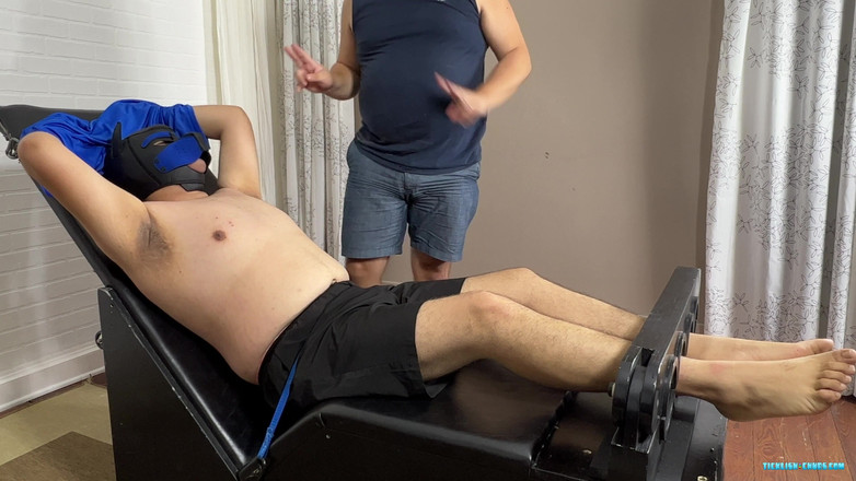 Ticklish Chubs: Baculatý Pup Carlos je zlechtěný!