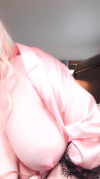天然巨乳继母在早上免费使用