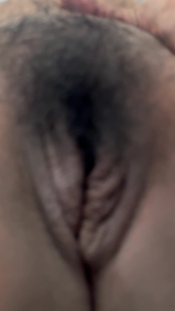 Megacute9999: Endonezyalı sürtük tamamen çıplak yatıyor