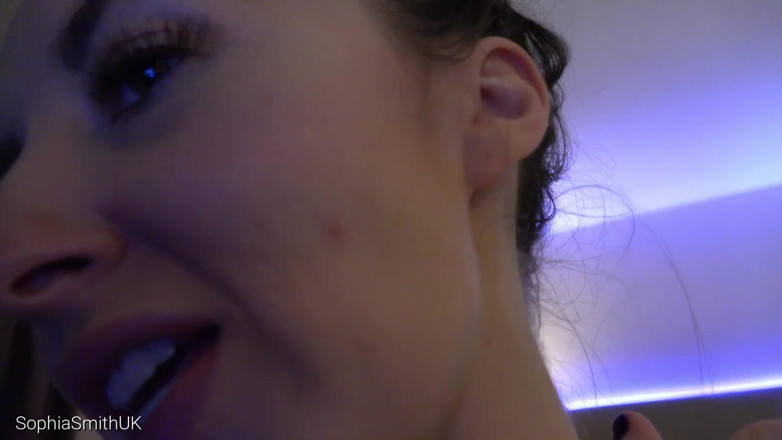SophiaSmithUK: ASMR a big kiss