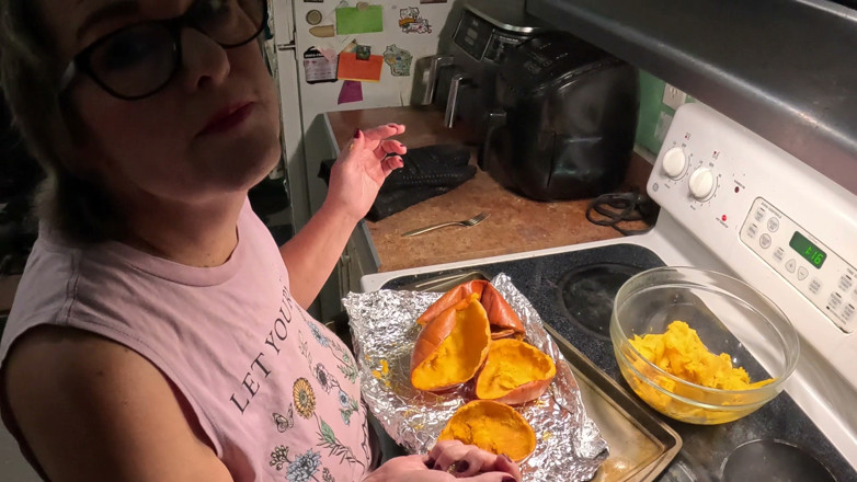 Homesteadmama: شيريل تطبخ فطيرة اليقطين