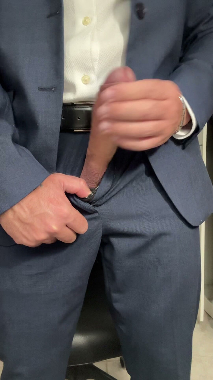 MaelHunter: I Masturbate While Wearing a Suit and a Red Tie.