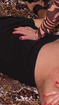 Agenția subdom, partea 9 - Agenția subdomeniului - matură sexy dominantă fute prostata lui John cu un vibrator legat până la orgasm