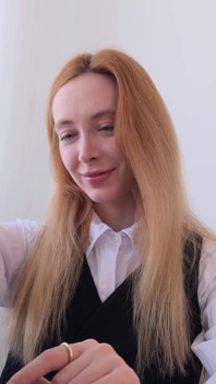 Ta nejkrásnější dívka v kanceláři si tě najednou všimla