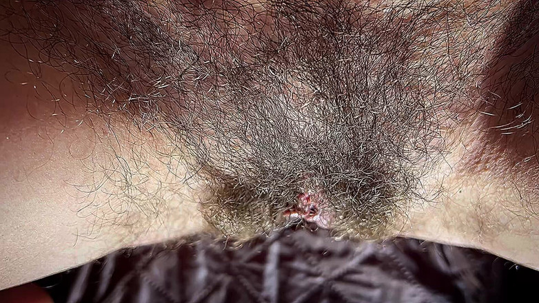 Roy1987: Гаряча мачуха грається зі своїм брудним і волохатим крупним планом