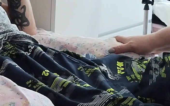 Zona901: Mother-in-law Gives a Deep Blowjob and Jerks off My Dick