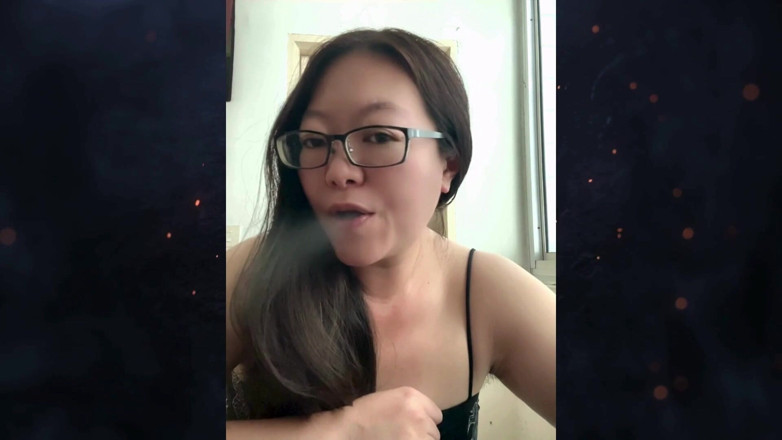 Smoking Asian: Üstsüz sigara içen Asyalı: balkonda sigara içen memeler derlemesi