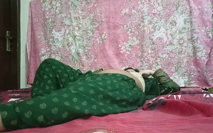 Sairaxsaim: Paquistaní solo chica Sairaxsaim digitación mojado coño solo en casa