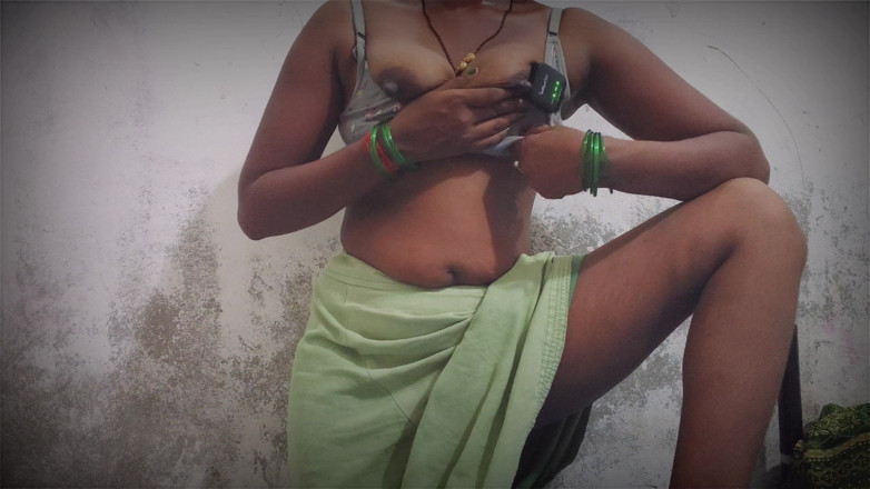 ExcitedWomen: Le donne bhabhi da sole nel villaggio indiano vogliono scopare