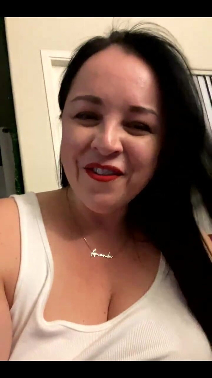 Amanda Thickk: Streama med stora tuttar