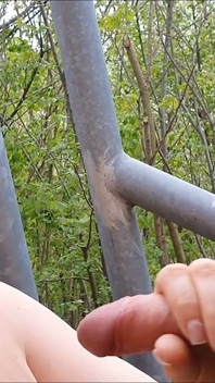 Fellation En Plein Air Avalant Avec Du Sperme
