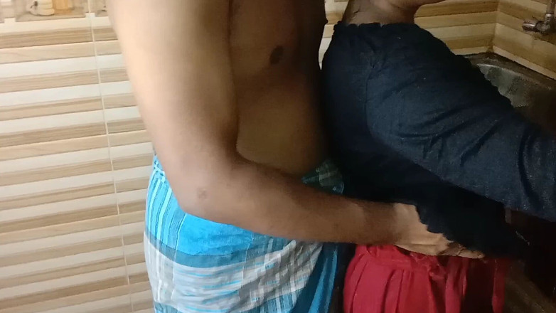 BanglaSexy24: Sex bangladéšská vesnická desi nevlastní sestra. Šukání obličeje, deepthroat sperma v ústech...