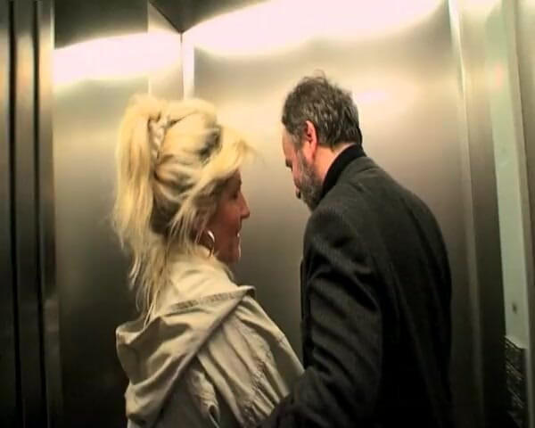 Mature Climax - 100% Mature Videos: Calda nonna bionda si fa ricoprire la figa pelosa di...
