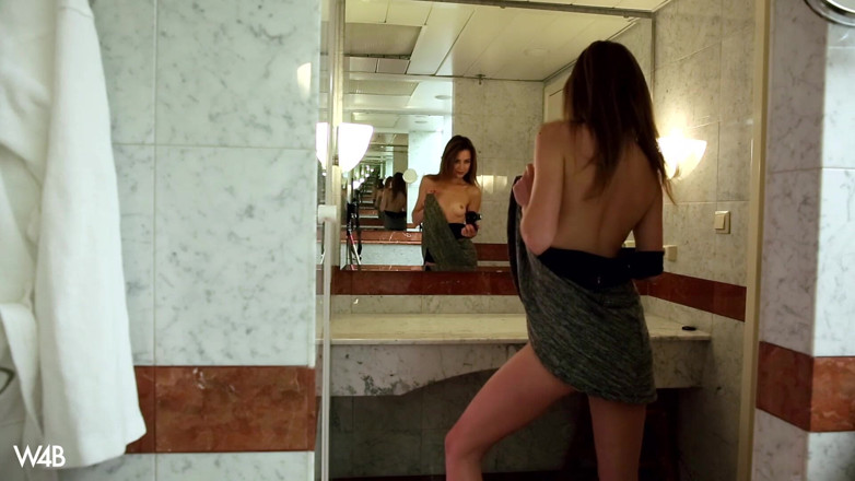 Watch4beauty: Mia's Selfies
