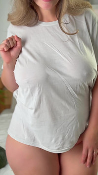 A Large MILF Smiles Beautifully From the Very Morning