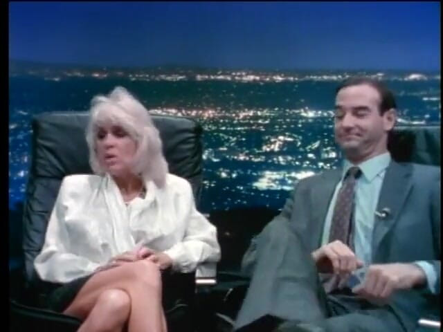 Old Good Porn: Chlápek stříká do boty blonďaté MILFky po tvrdé šukací akci