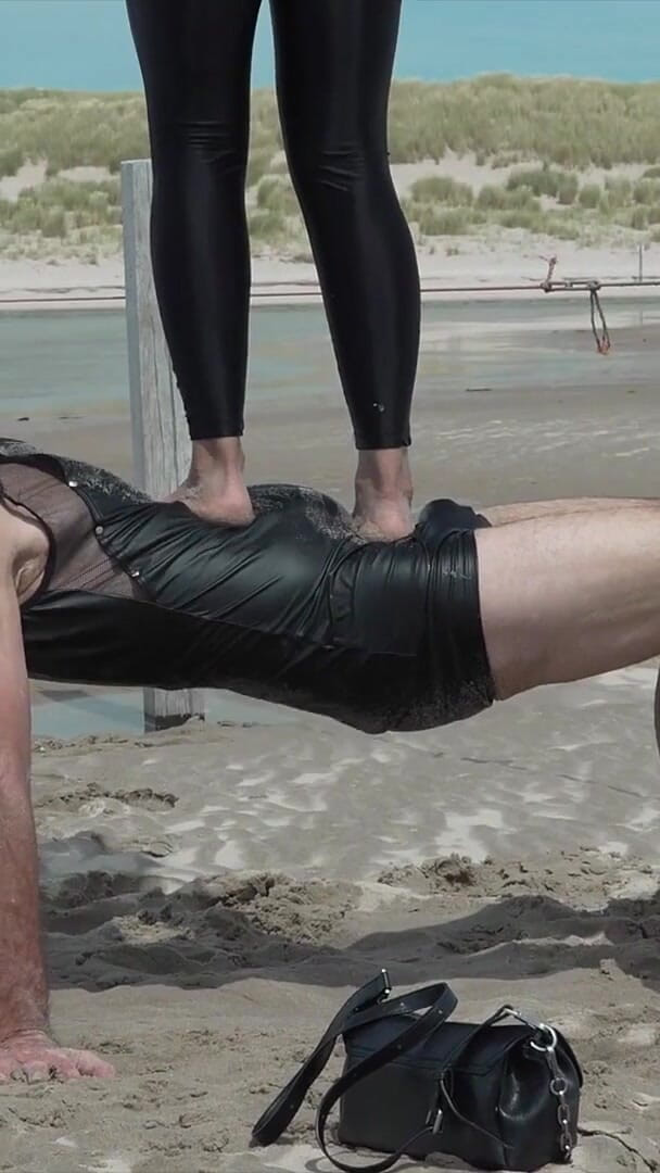 Kinky Mistresses: 내 자지를 빨아주는 거유 밀프