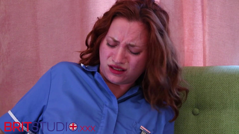 Brit Studio: สองพยาบาลโดนเลียหีแล้วดูดควย