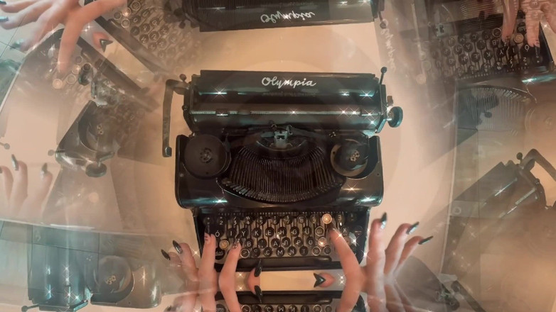 Goddess Misha Goldy: Un'ipnotizzante adorazione di unghie lunghe e click ASMR! Rilassati e...