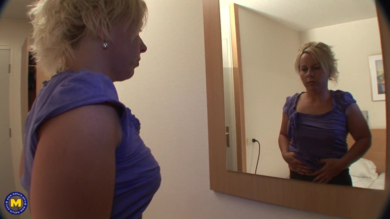 Mature NL: Blonde Housewife Playing with Her Special Toy