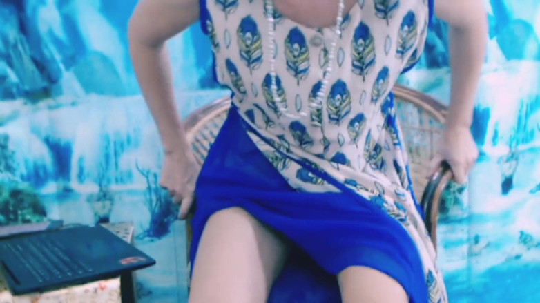 Bolly Karma: Deslumbrante madrasta puta xxx inacreditável