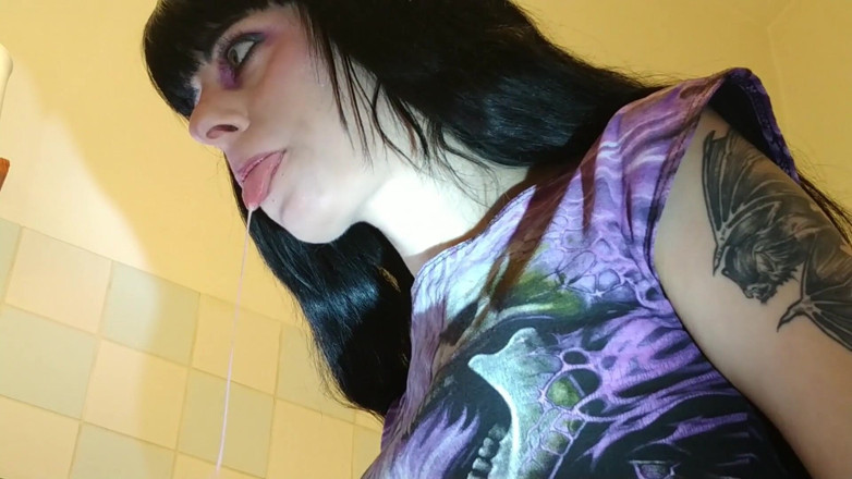 Beth Kinky: İyi bir sakso çektikten sonra diş fırçasıyla sikişiyor