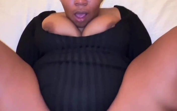 Bigbootybackshotz: Ngomong jorok sambil ngentot kontol posisi misionaris