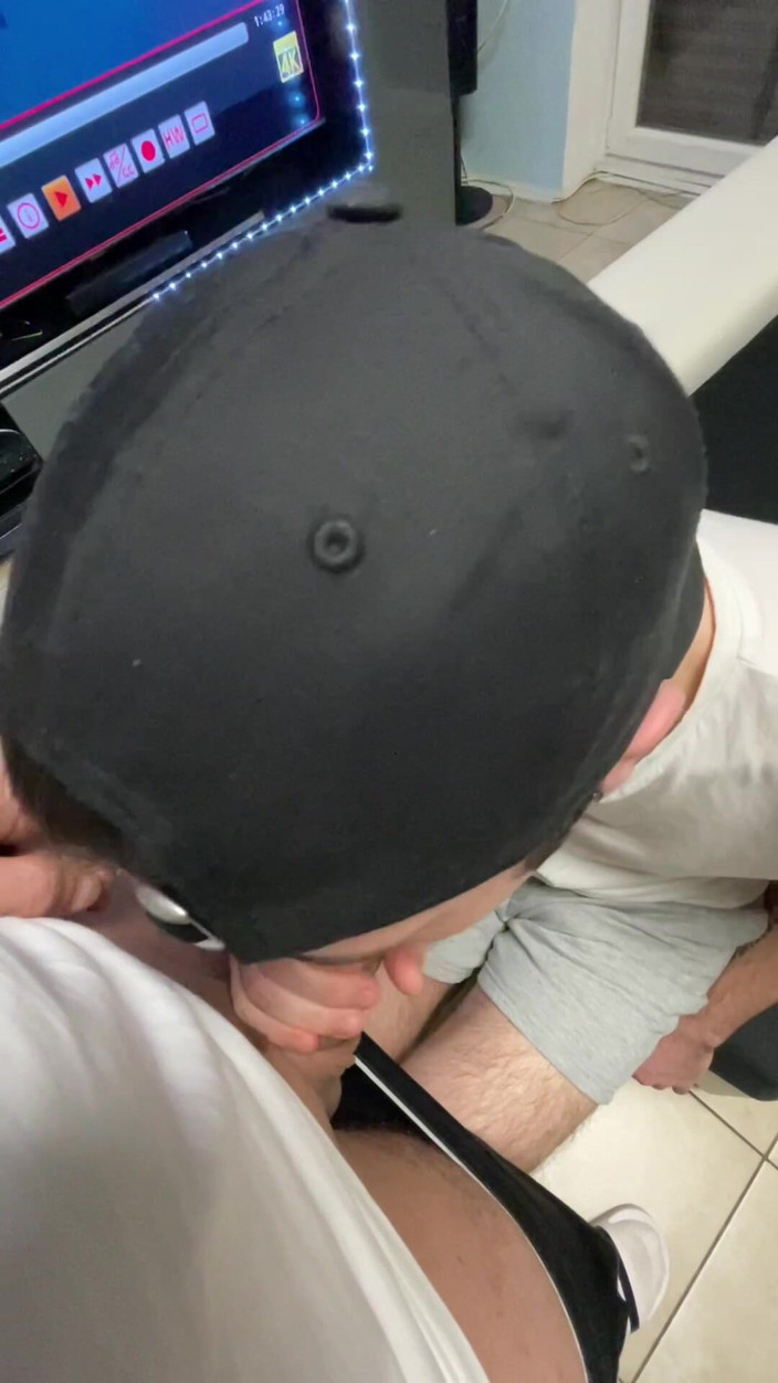 boyzxy212_2: Deepthroat - Er Kommt Auf Mein Gesicht