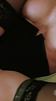 MILF holowana, jebana w dupę, tryskała dalej