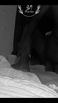 Sexe avec une fille mouillée de Facebook - je la baise profondément jusqu’à ce que je jouisse - chevauchage nocturne rapide de ma demi-sœur