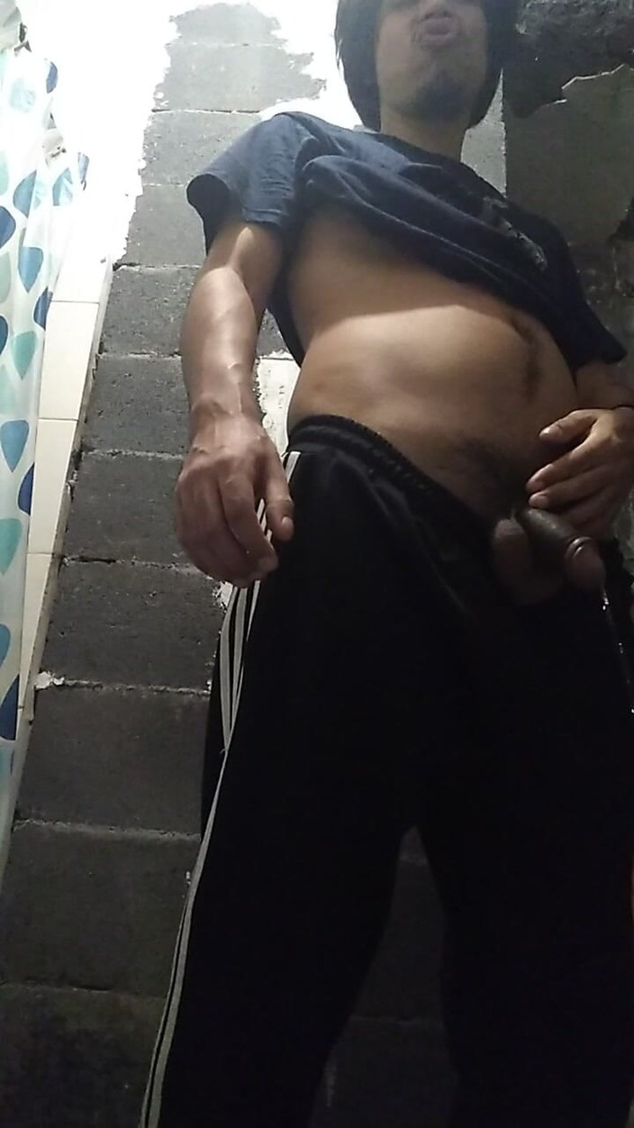 AlexAlejandro13: 进入厕所