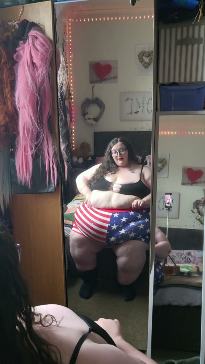 SSBBWLadyBrads: SSBBW Mirror Mirro on the Wall BBW