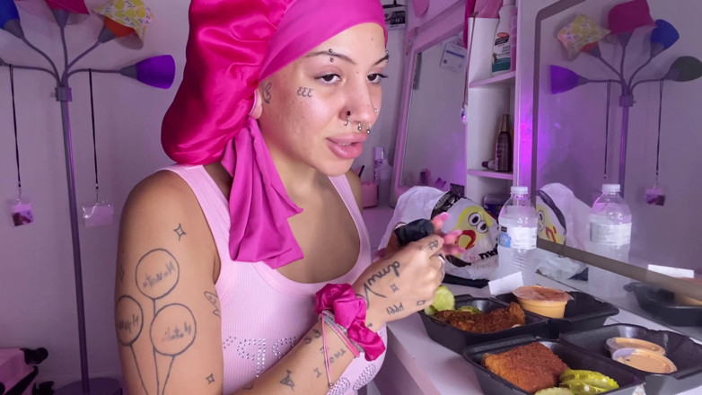 Nali Marie: Mukbang Spicy Food Asmr Long Nails Messy Facestuffing Vlog