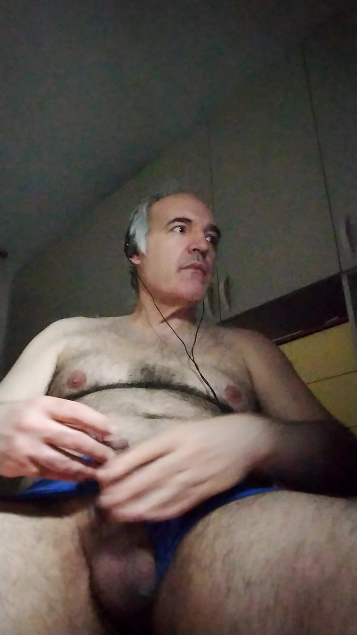 Setesesso7: Mi Masturbo Il Cazzo Da Due Ore,alla Fine Sborro
