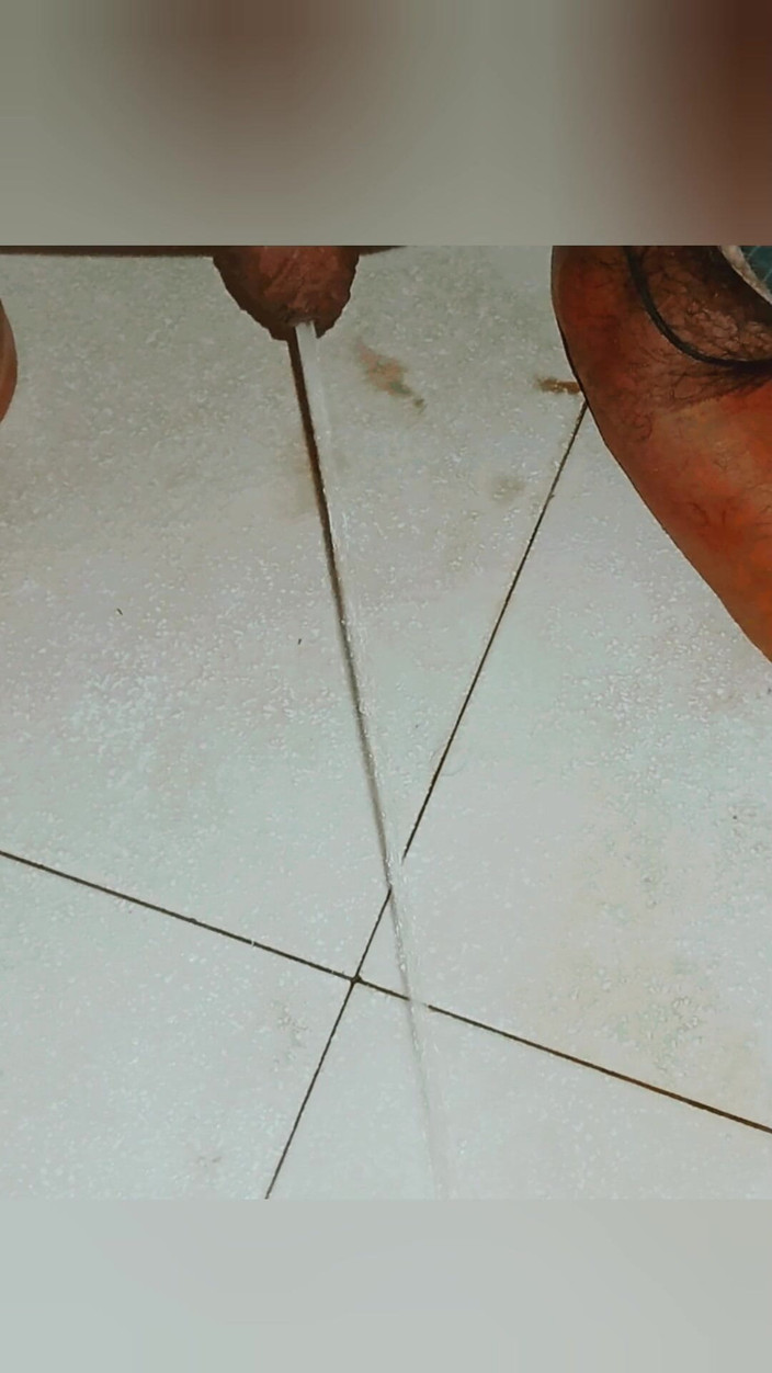 Hot sexy Sneha: Kencing di kamar mandi cewek