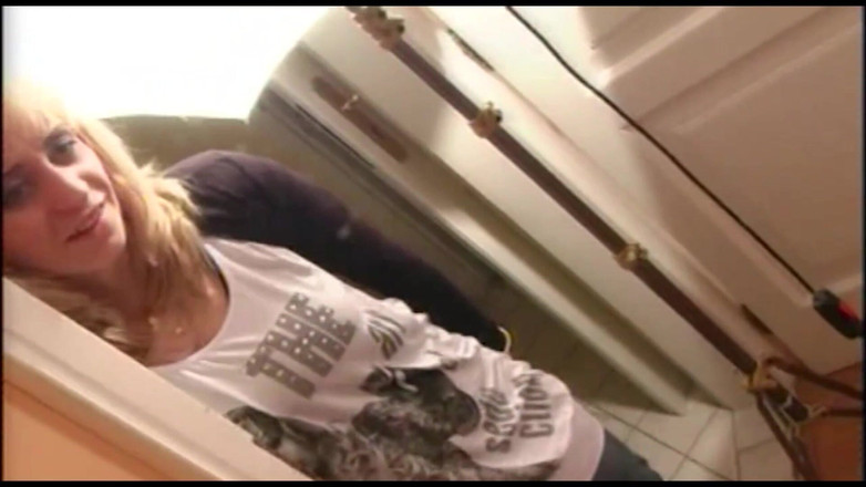 Purzel Official: 做测试的熟女