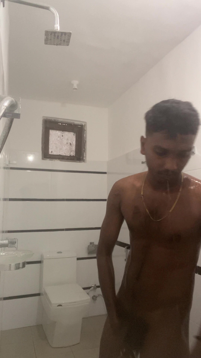 Prince-dil: Sri Lankan Teen Boy Showered