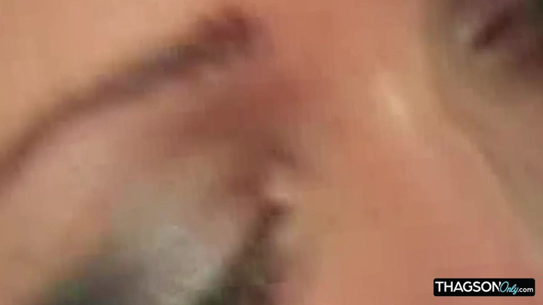 THAGSON 18+: Blond brud fingrade hårt tills droppande våt orgasm