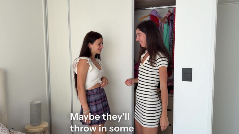 Kate Rich studios: Dvě sexy studentky pozvaly dva chlapy a měly sex místo...