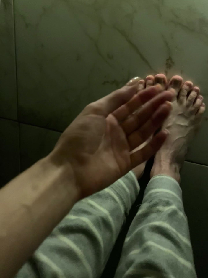Princess Aisha: So Swollen Veins on the Feet