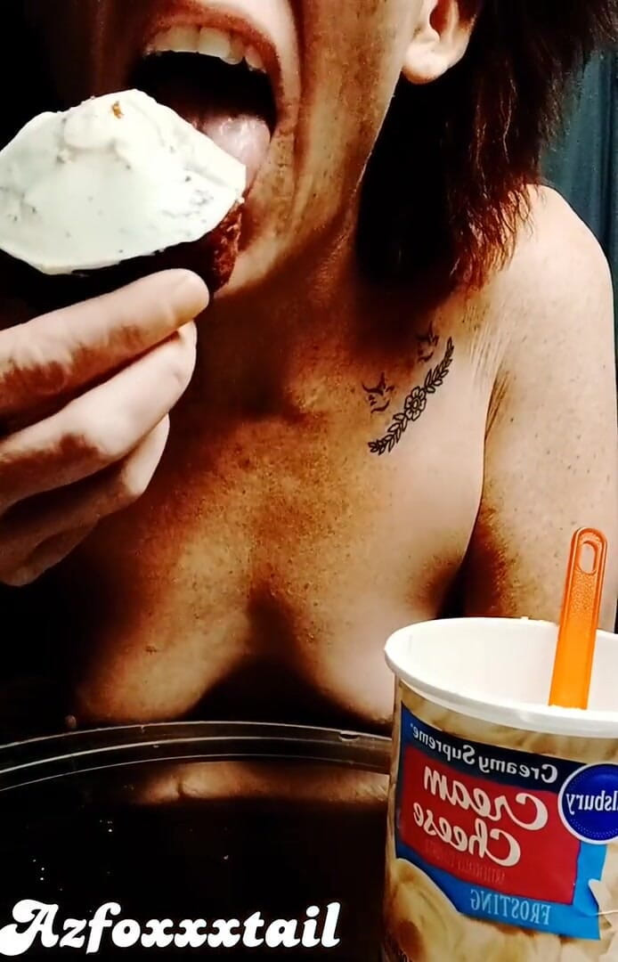 AzFoxxxTailPhelicia: Foodplay-cupcake-full