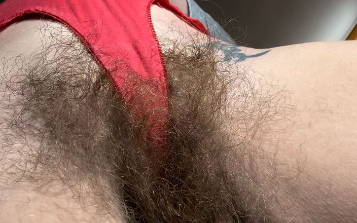 Cuteblonde666: 红色内裤毛茸茸的阴户