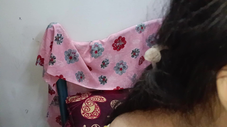 Muruga: Makcik desi panas berkongkek sebelum bogel dengan adik tiri dan...