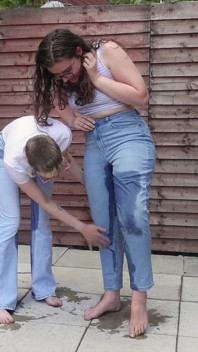 Lesbian Kissing & Jeans Wetting W Rosa & Carrie