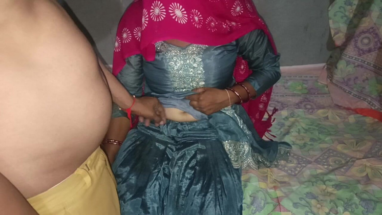 Savita5343: Genç Hintli ateşli kadın sakso çekip biniyor